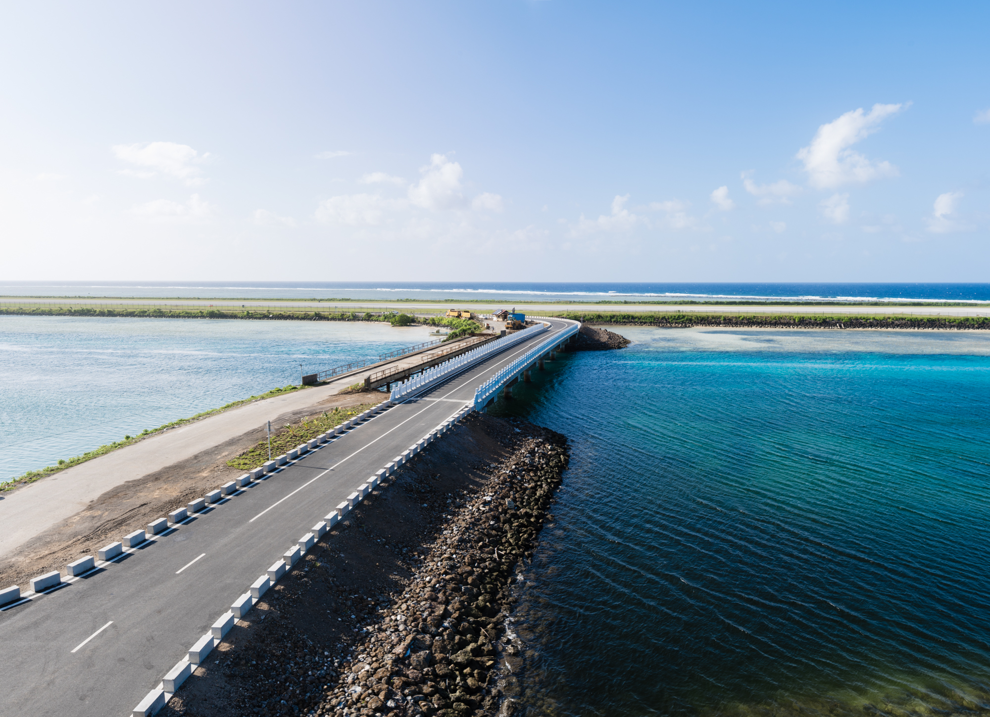 3密克羅尼西亞科斯雷州大橋，四川路橋首次獨立中標的海外援建項目，也是密克國內(nèi)規(guī)模最大的經(jīng)濟援建項目，提前四個月完成交付，獲得中國國家商務(wù)部和密國政府人民的高度稱贊。.jpg