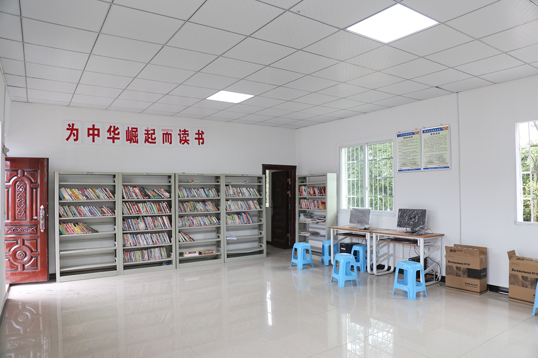 9集團(tuán)公司為鋪埡廟援建的文化室.jpg