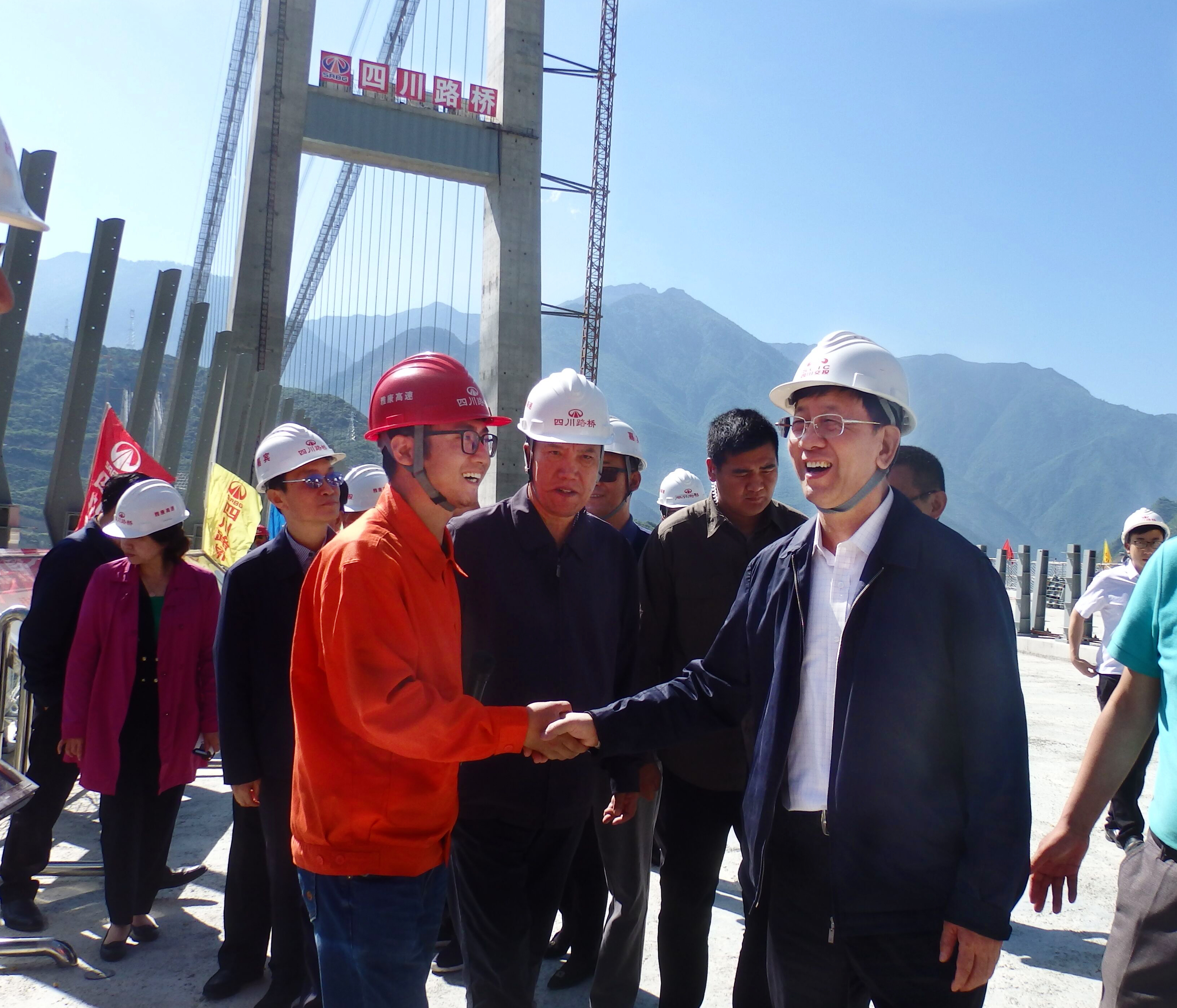 全國人大副委員長曹建明一行視察 雅康高速公路瀘定大渡河興康特大橋