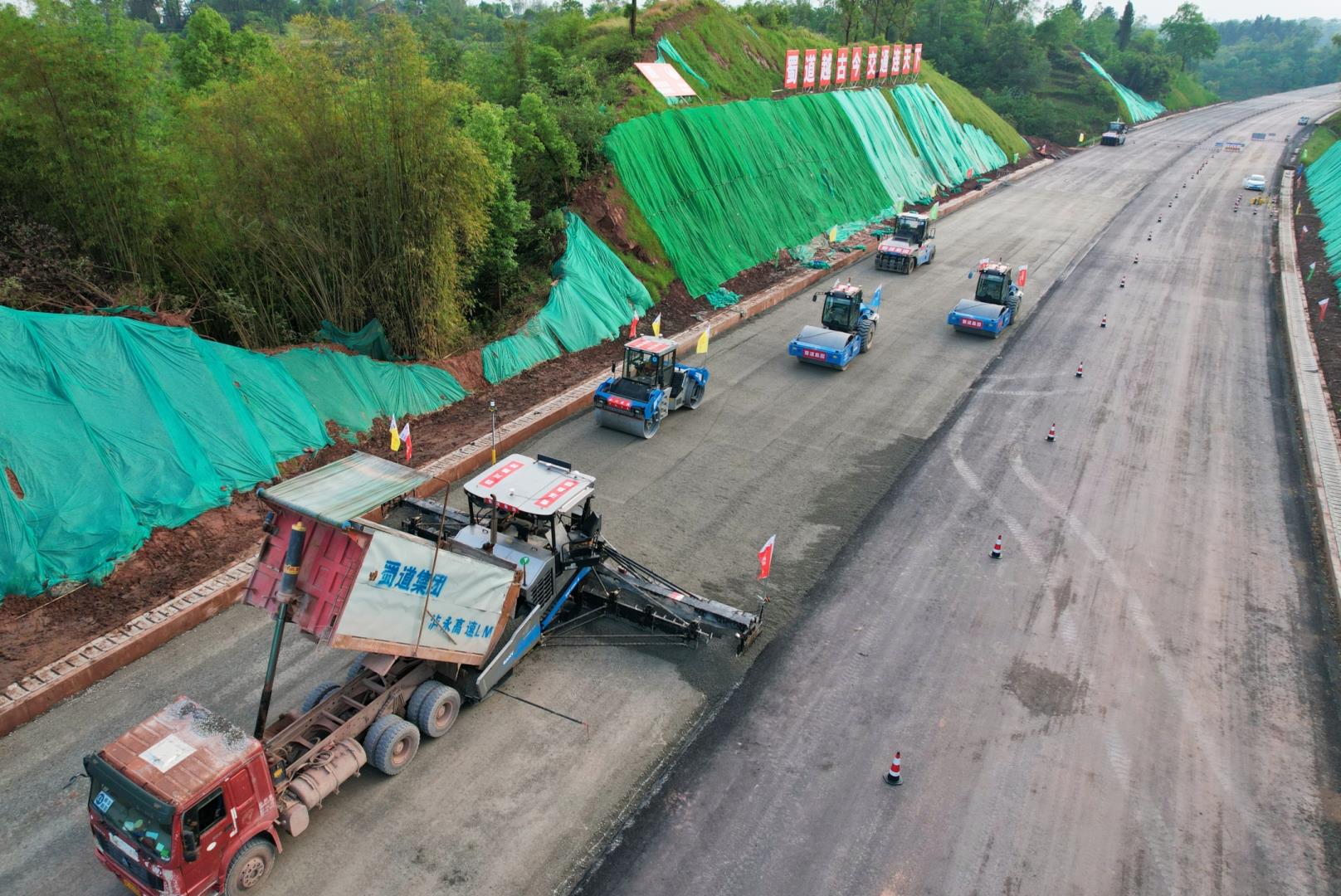 6.路面無(wú)人攤壓.jpg 6.路面無(wú)人攤壓.jpg