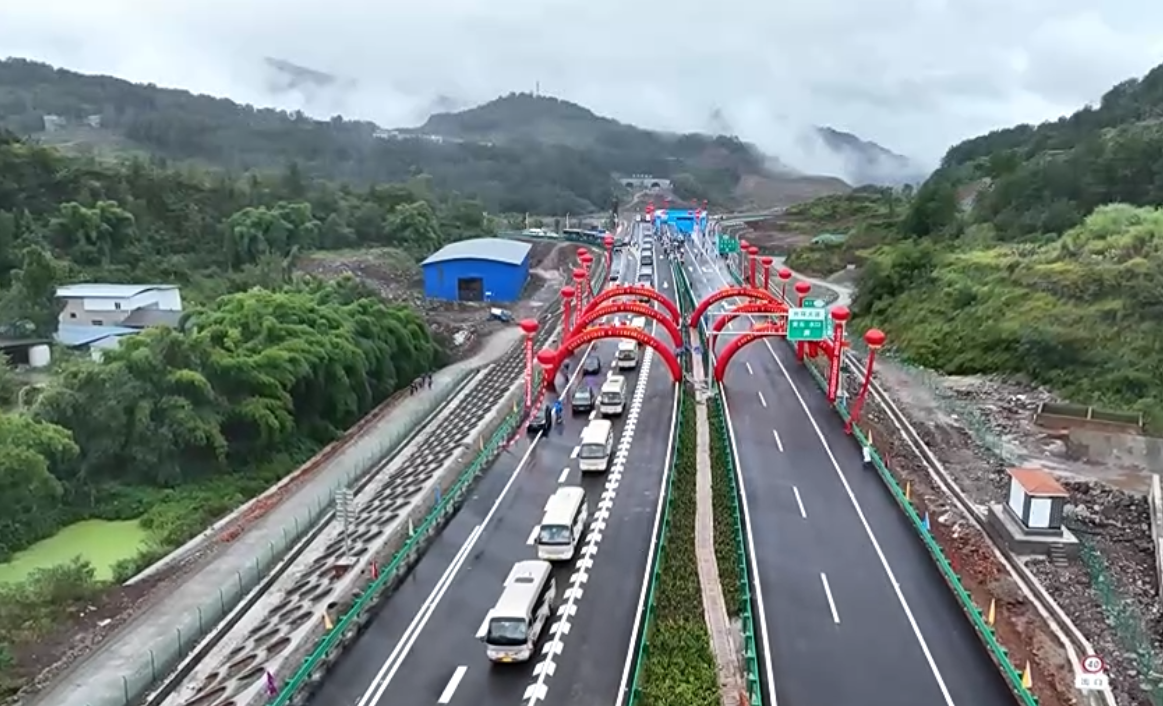 重慶開云高速機(jī)電交安項(xiàng)目提前3個(gè)月完工通車