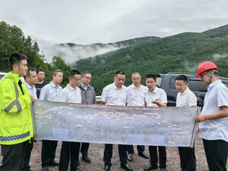 四川路橋黨委委員，路橋集團黨委書記、董事長張航川赴省道204線諾水大道項目開展調研工作